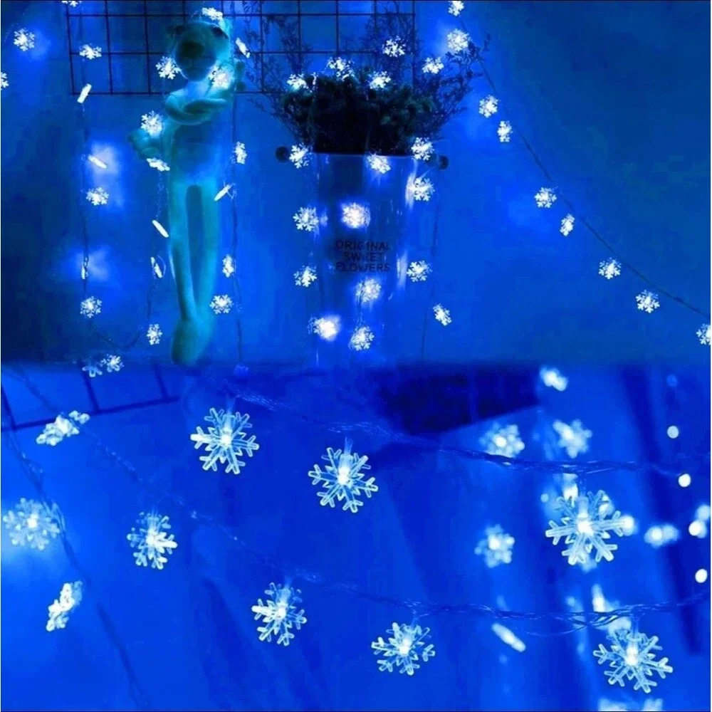 Brand New 100 LED Christmas SNOWFLAKE 25ft String Lights Plug-in 8settings NiB